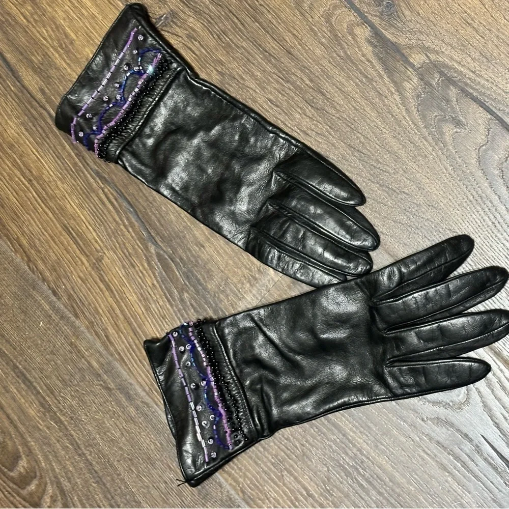 Black leather beaded sequins size 6.5 women’s gloves